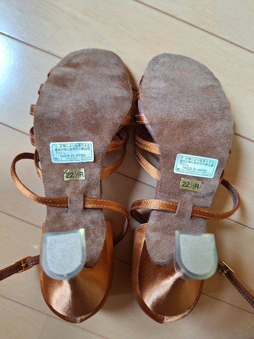 社交ダンス　美品22.5cmタカダンス　ラテンシューズ　袋付き