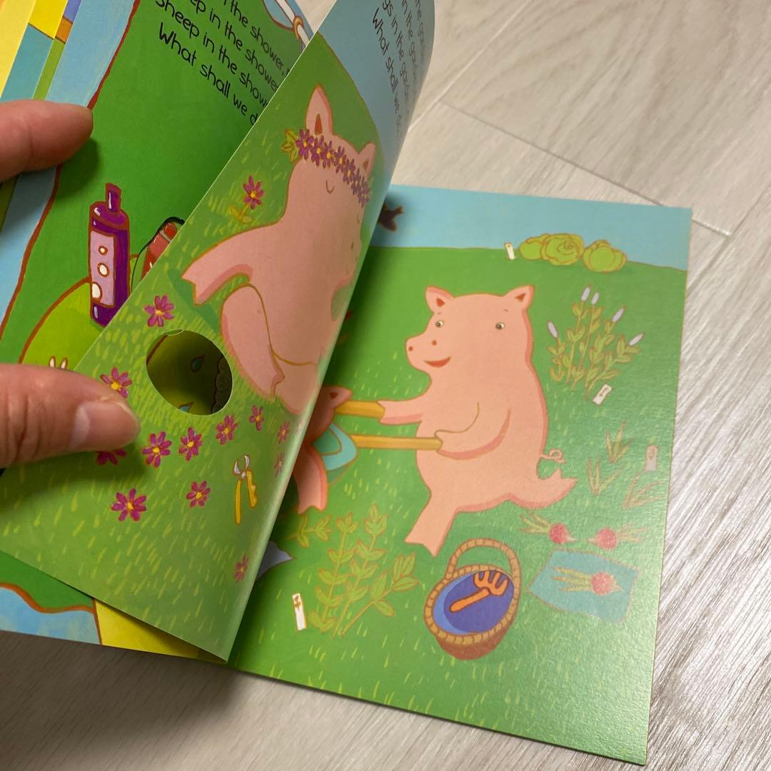 513 Cows in the Kitchen 穴開き仕掛け音声絵本