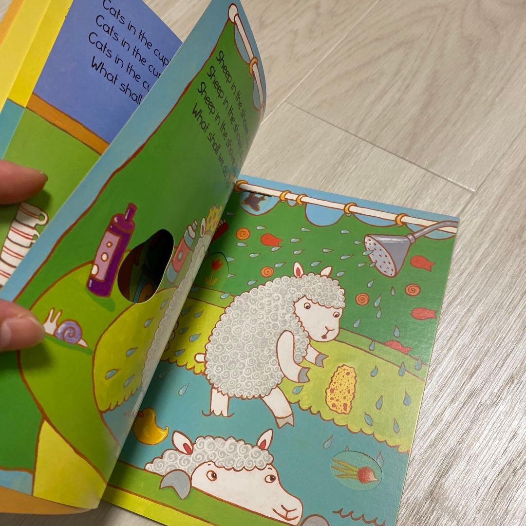 513 Cows in the Kitchen 穴開き仕掛け音声絵本