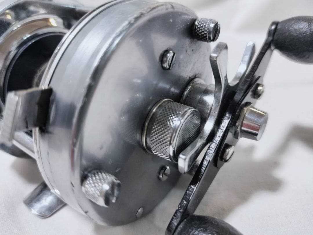 アブガルシア　アンバサダー5500C　ビンテージ　リール abu 　シルバー