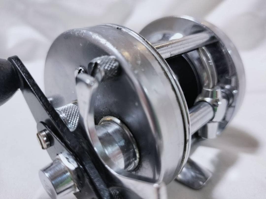 アブガルシア　アンバサダー5500C　ビンテージ　リール abu 　シルバー