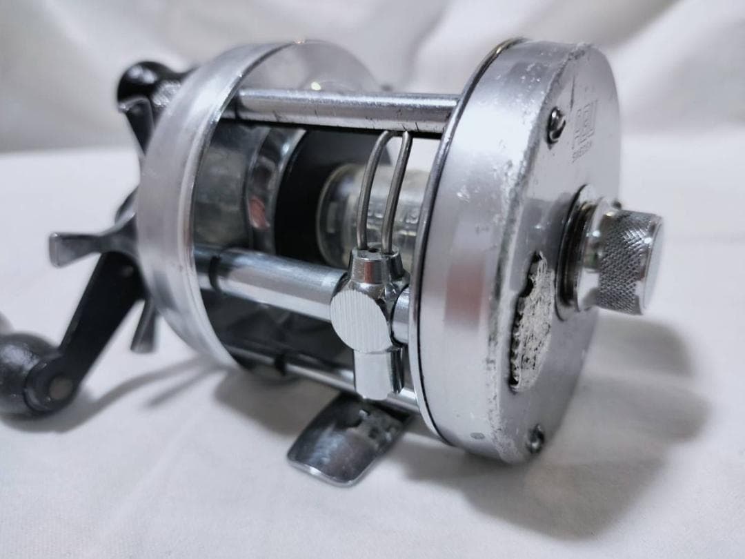 アブガルシア　アンバサダー5500C　ビンテージ　リール abu 　シルバー