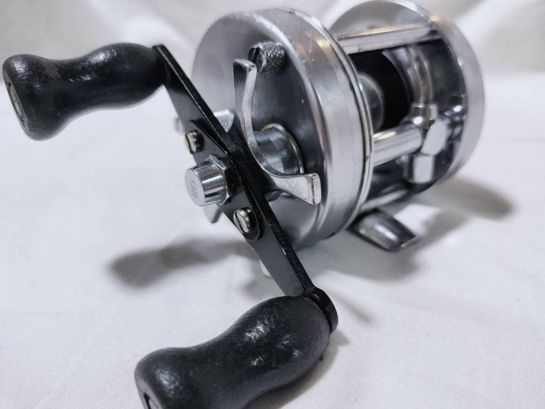 アブガルシア　アンバサダー5500C　ビンテージ　リール abu 　シルバー