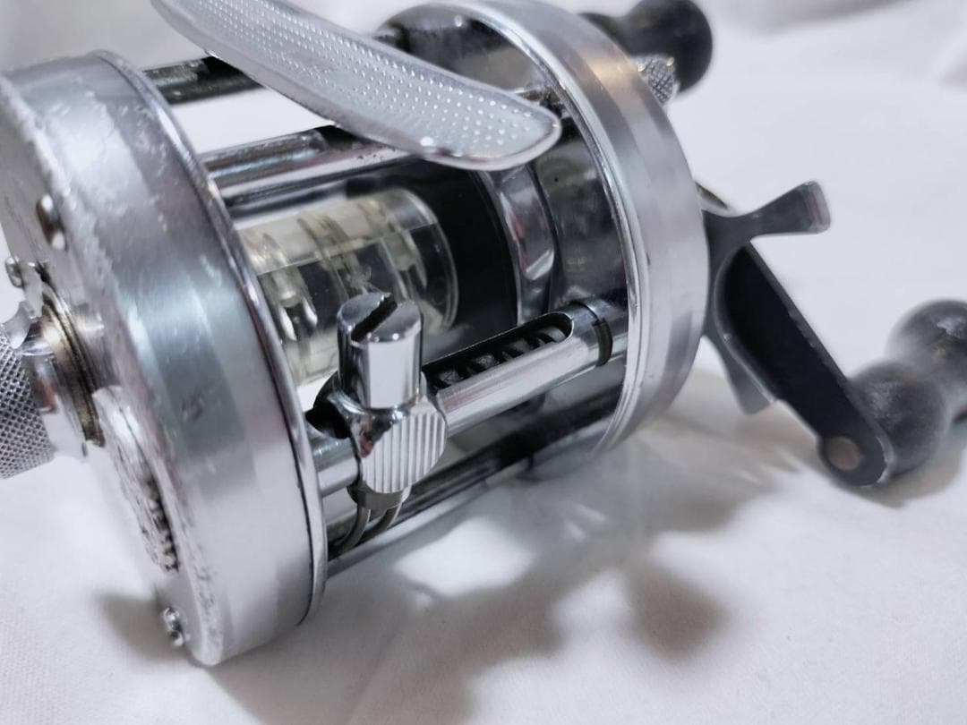 アブガルシア　アンバサダー5500C　ビンテージ　リール abu 　シルバー