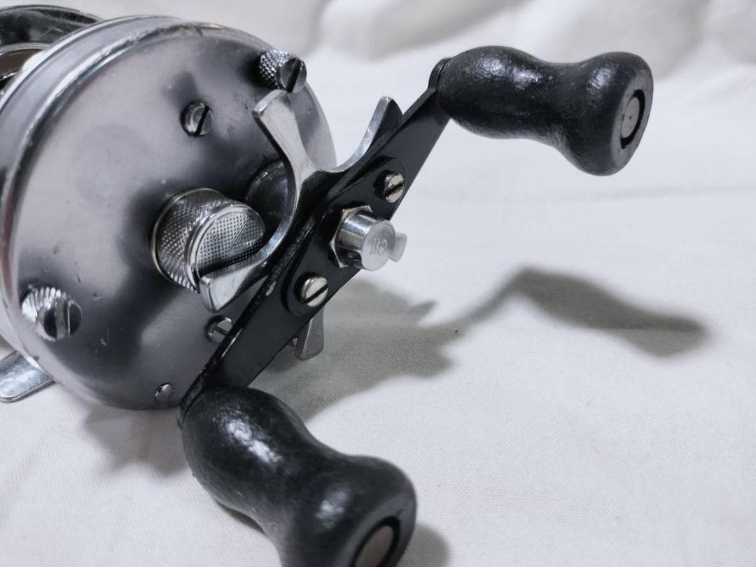 アブガルシア　アンバサダー5500C　ビンテージ　リール abu 　シルバー