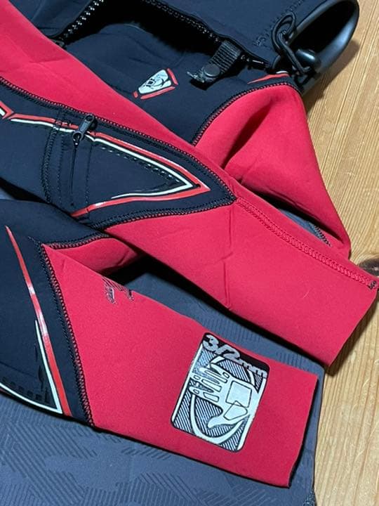 【お値下げ中】美品　ボディグローブ　ウエットスーツ3mmフルスーツ