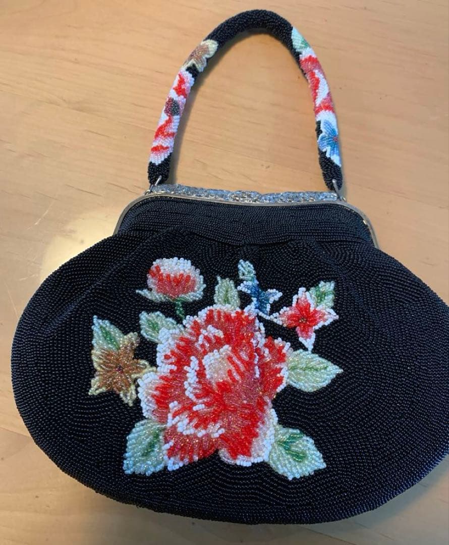 ビーズバッグ　黒✖️薔薇