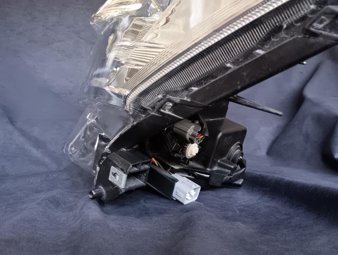 ルーミー　M900A　左ヘッドライト 助手席側 81150-52K40