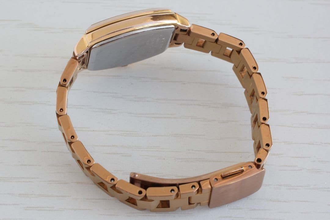 稼働品 セイコールキアSEIKO LUKIA 腕時計V137-OARO