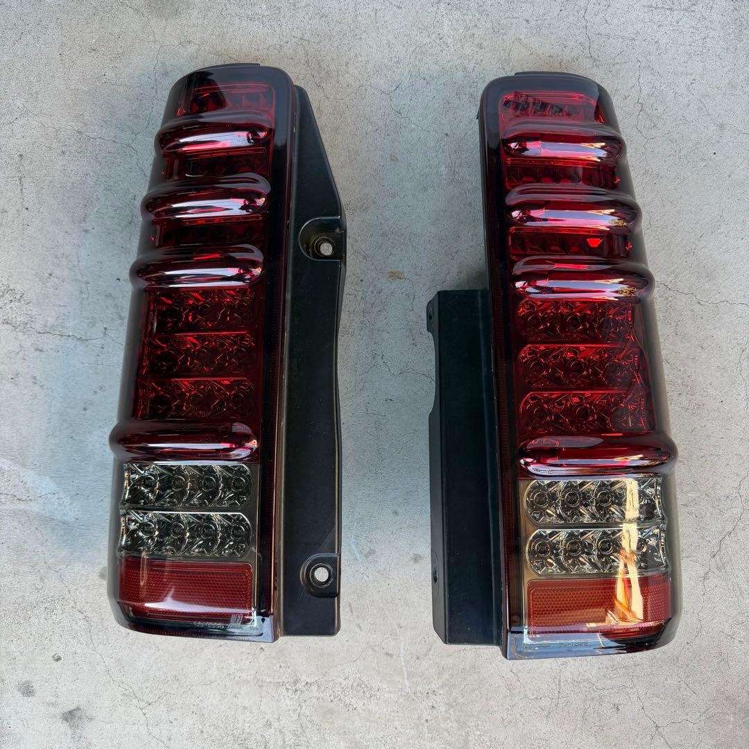 値下げしました! ジムニー　JB23W　エムブロ　LEDテールランプ　赤スモーク
