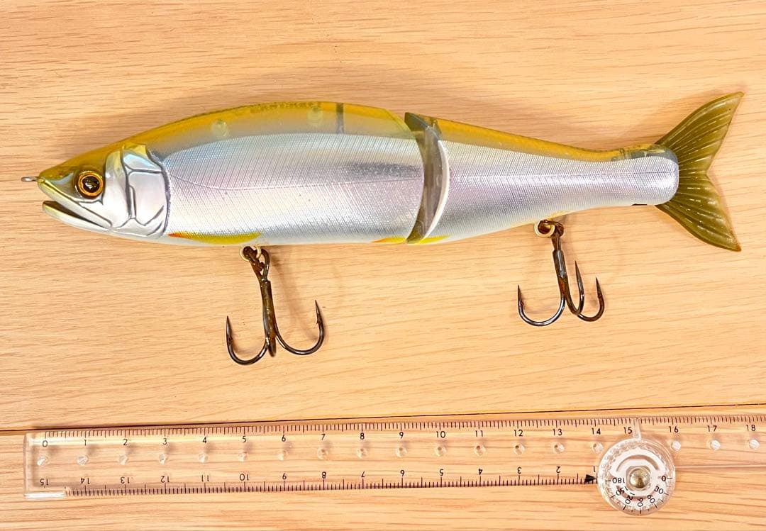 【処分まとめ売り】ジョインテッドクロー・ダイワ シーバスルアー等 ルアーケース付