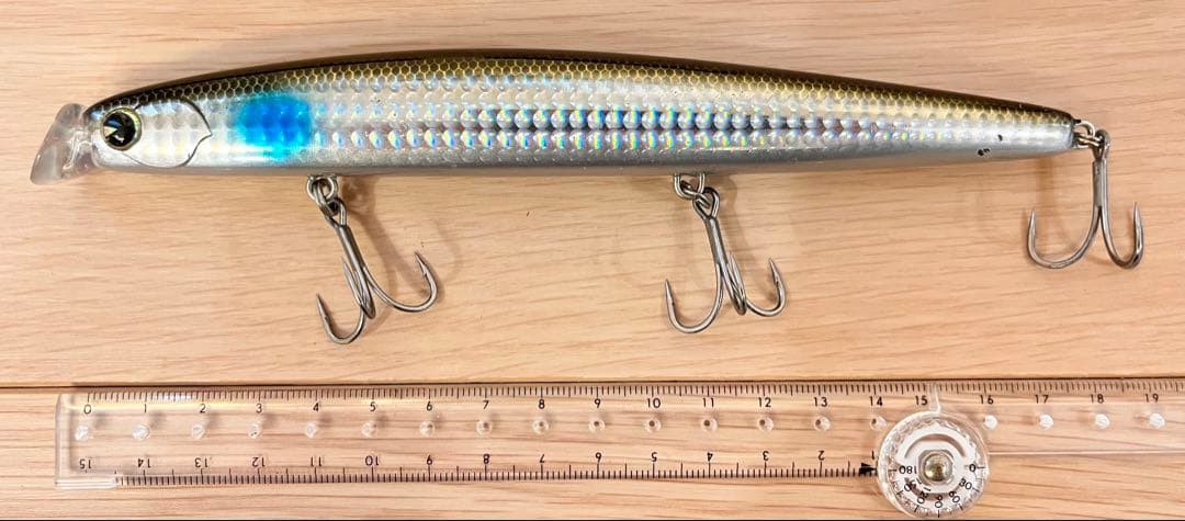 【処分まとめ売り】ジョインテッドクロー・ダイワ シーバスルアー等 ルアーケース付