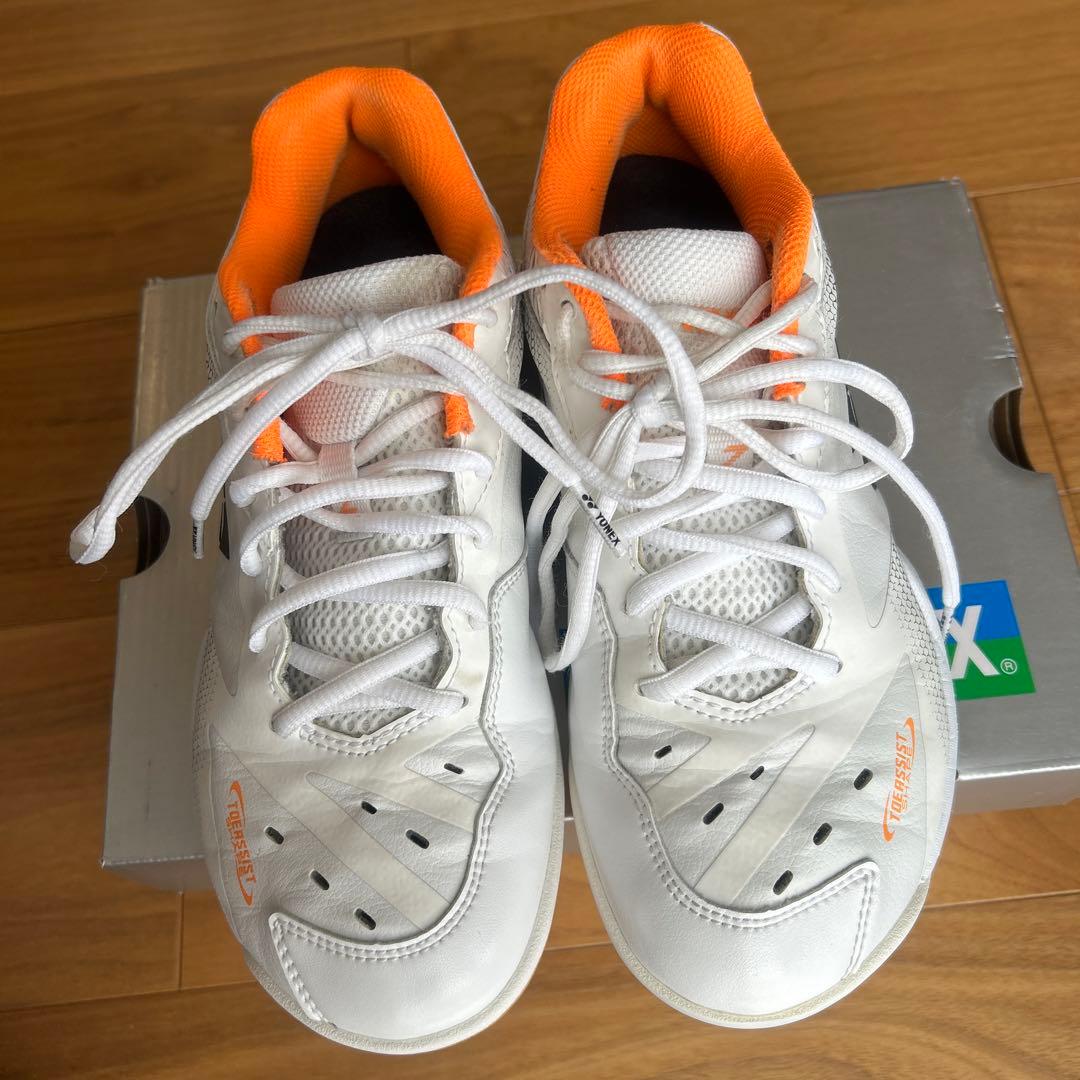 YONEX バドミントンシューズ ホワイト/オレンジ65Zワイドパワークッション