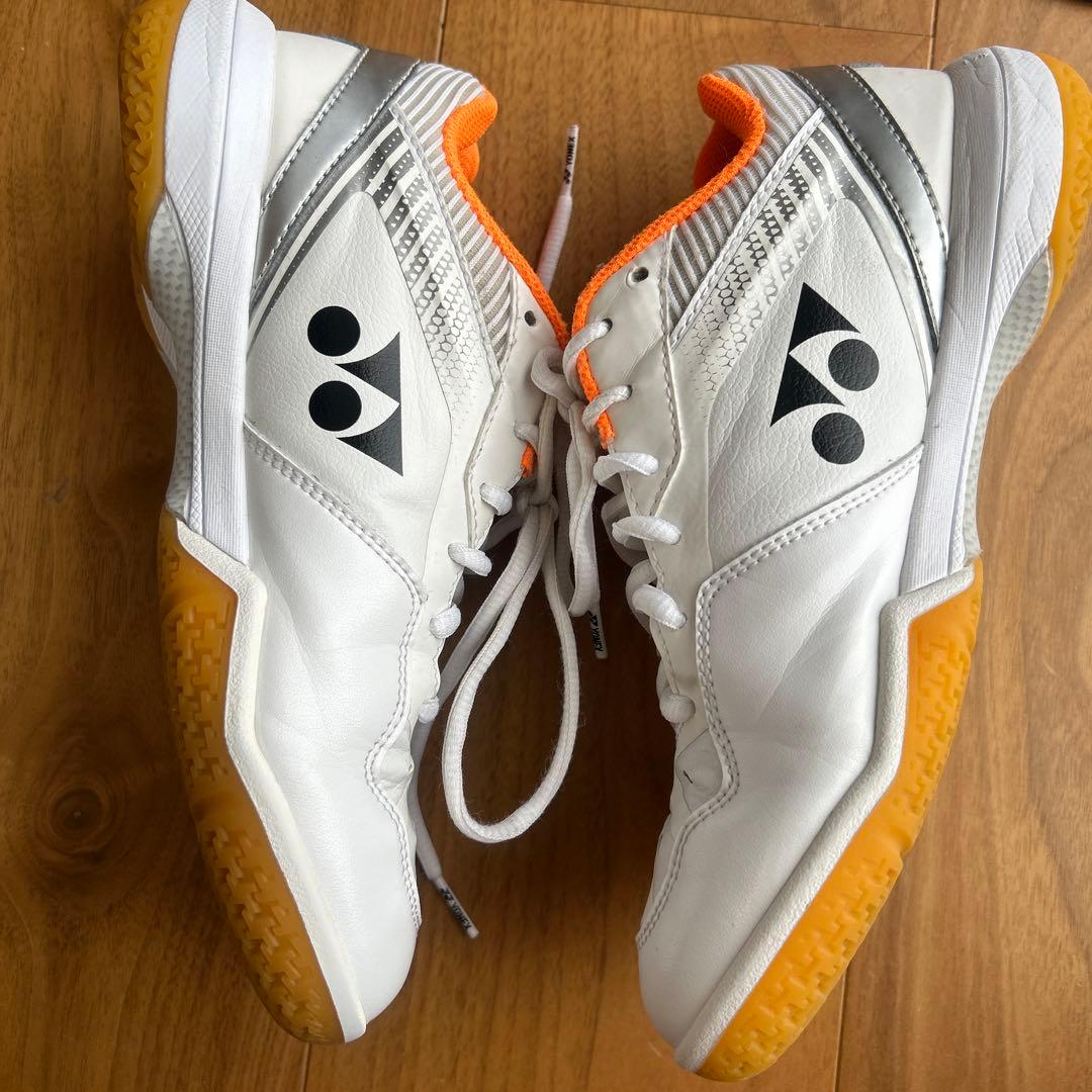 YONEX バドミントンシューズ ホワイト/オレンジ65Zワイドパワークッション
