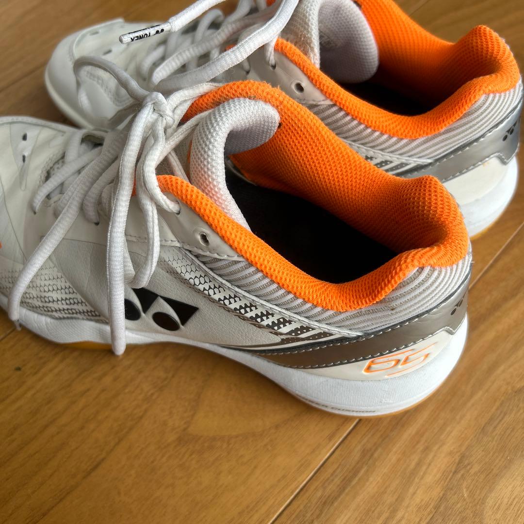 YONEX バドミントンシューズ ホワイト/オレンジ65Zワイドパワークッション