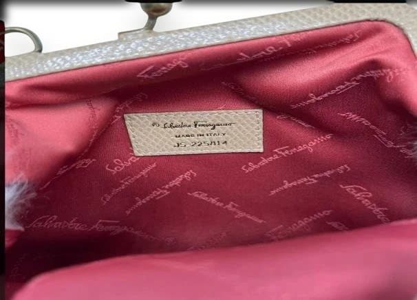 サルヴァトーレフェラガモ　ラビットファー　チェーンバッグ　うさぎとかめ