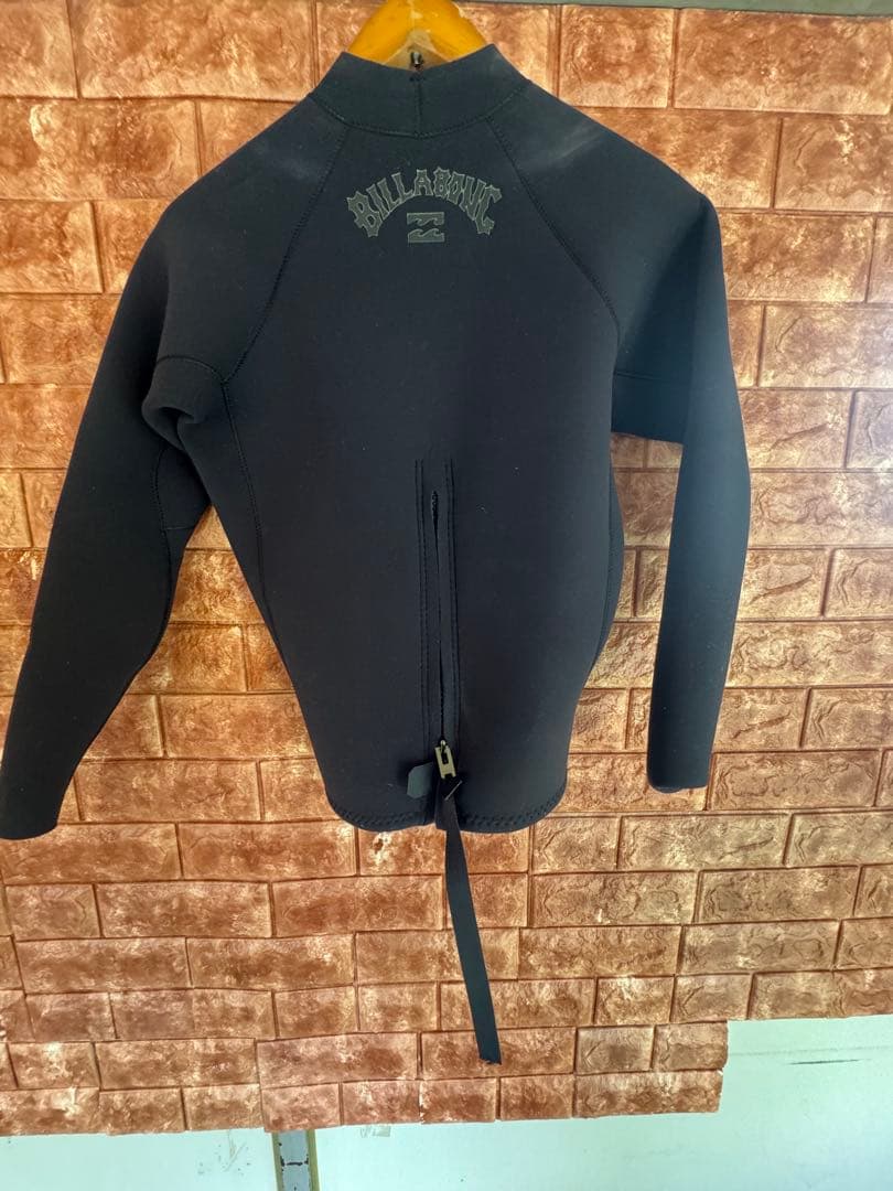 Billabong ブラック ロングスリーブタッパー