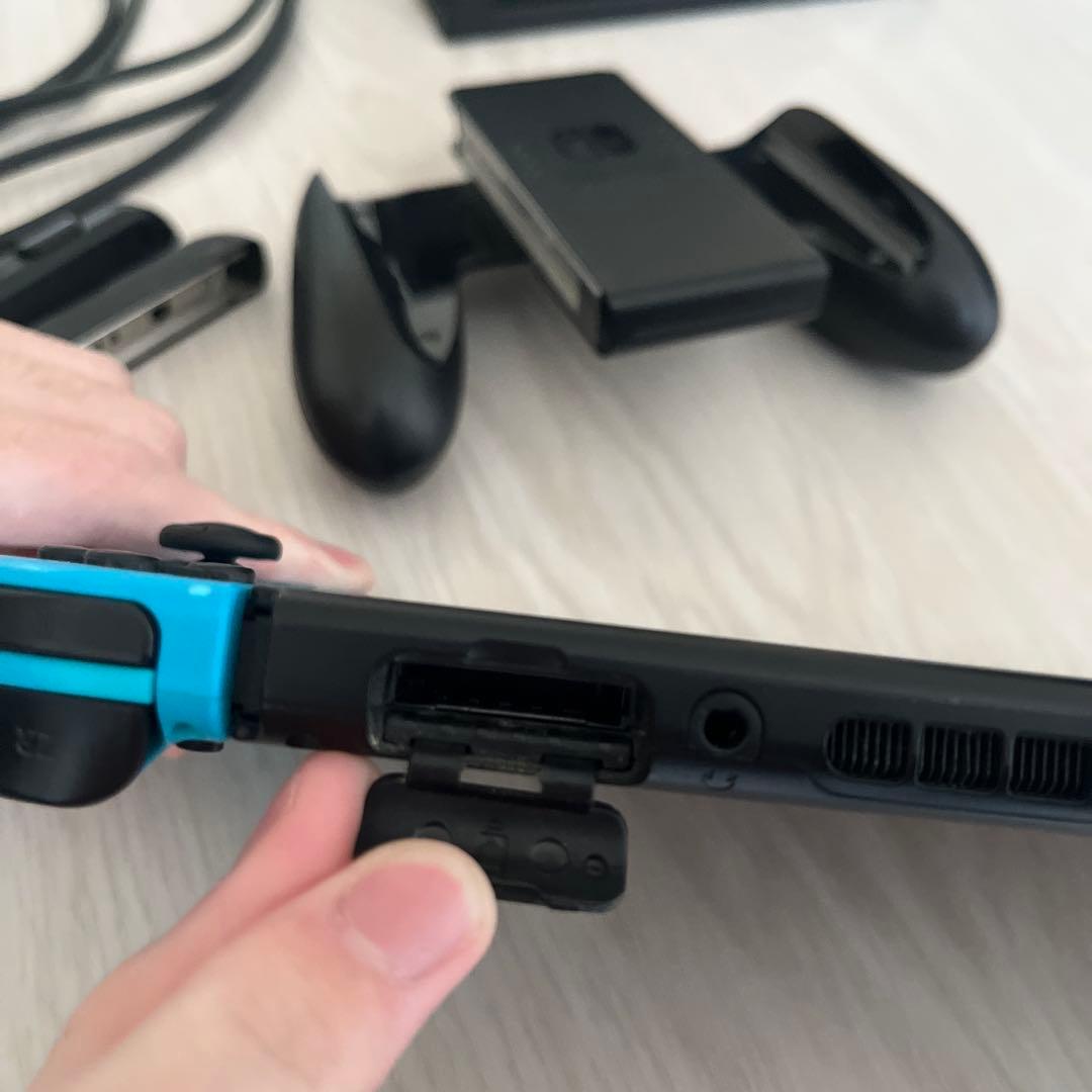 【美品】Nintendo Switch標準モデル付属品完備