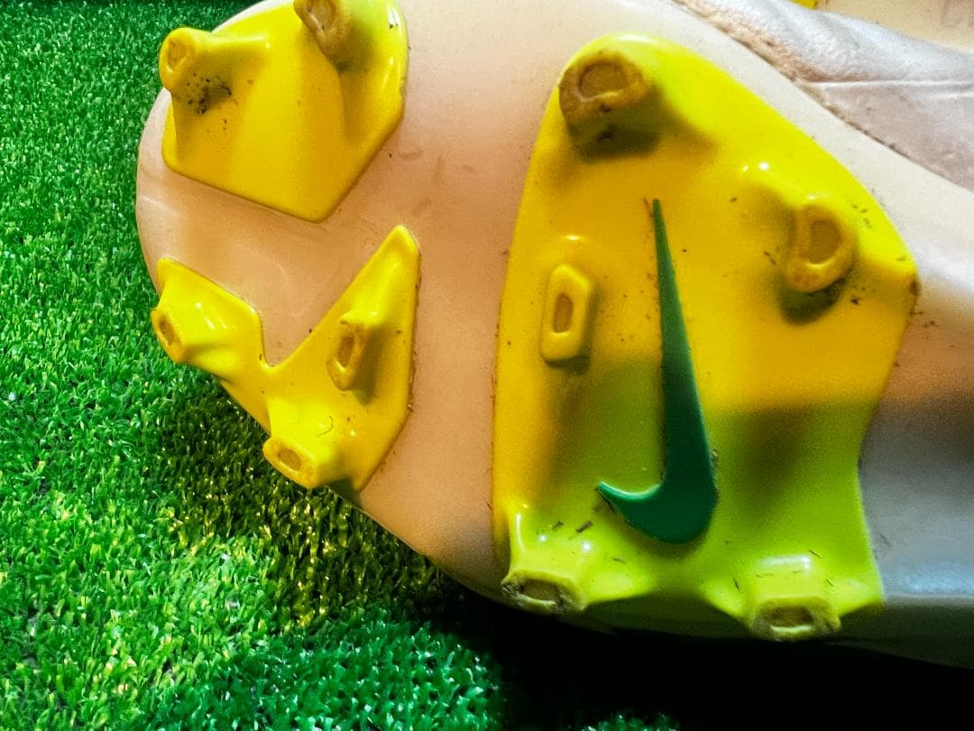 た*ー様 FC東京 森重真人選手 実使用スパイク サイン入 / ナイキ CTR3