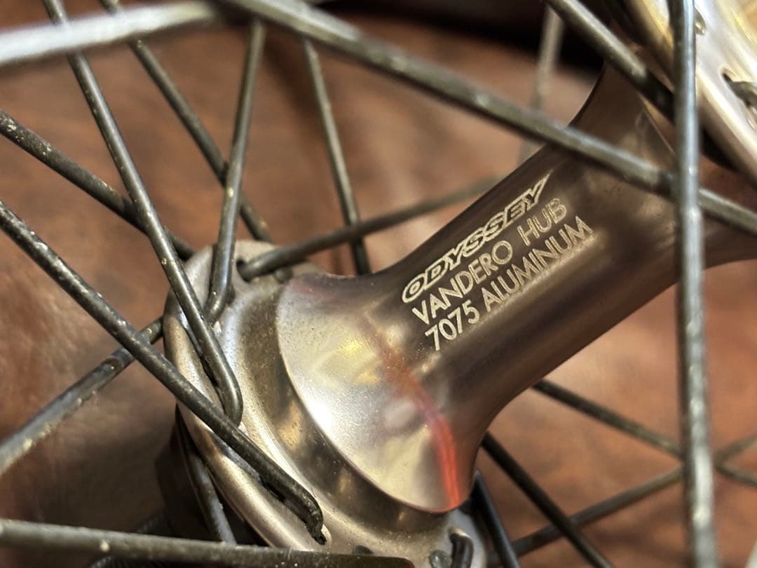 オデッセイ　フロントホイール　VANDERO ハブ使用