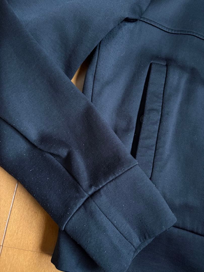 モンクレール　フロントロゴパーカー　ブラック