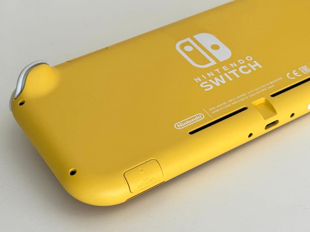 Nintendo Switch Lite イエロー 本体 ケース付 美品