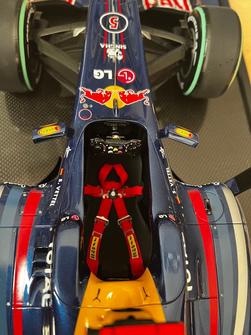 美品 アマルガム 1/8 レッドブル RB6 2010 アブダビGP ベッテル