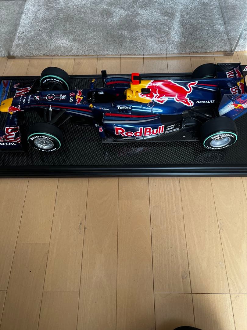 美品 アマルガム 1/8 レッドブル RB6 2010 アブダビGP ベッテル