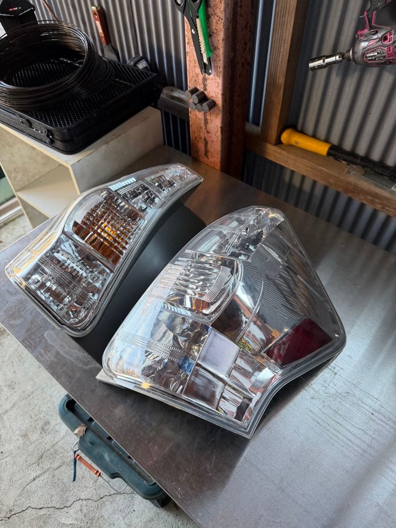 プリウスアルファ前期USテールライト左右