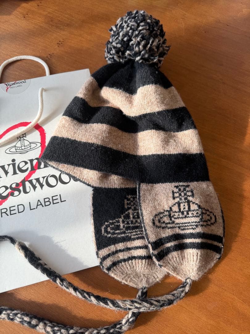 ら*ろ様 Vivienne Westwood ストライプニット帽　ボンボン　NA