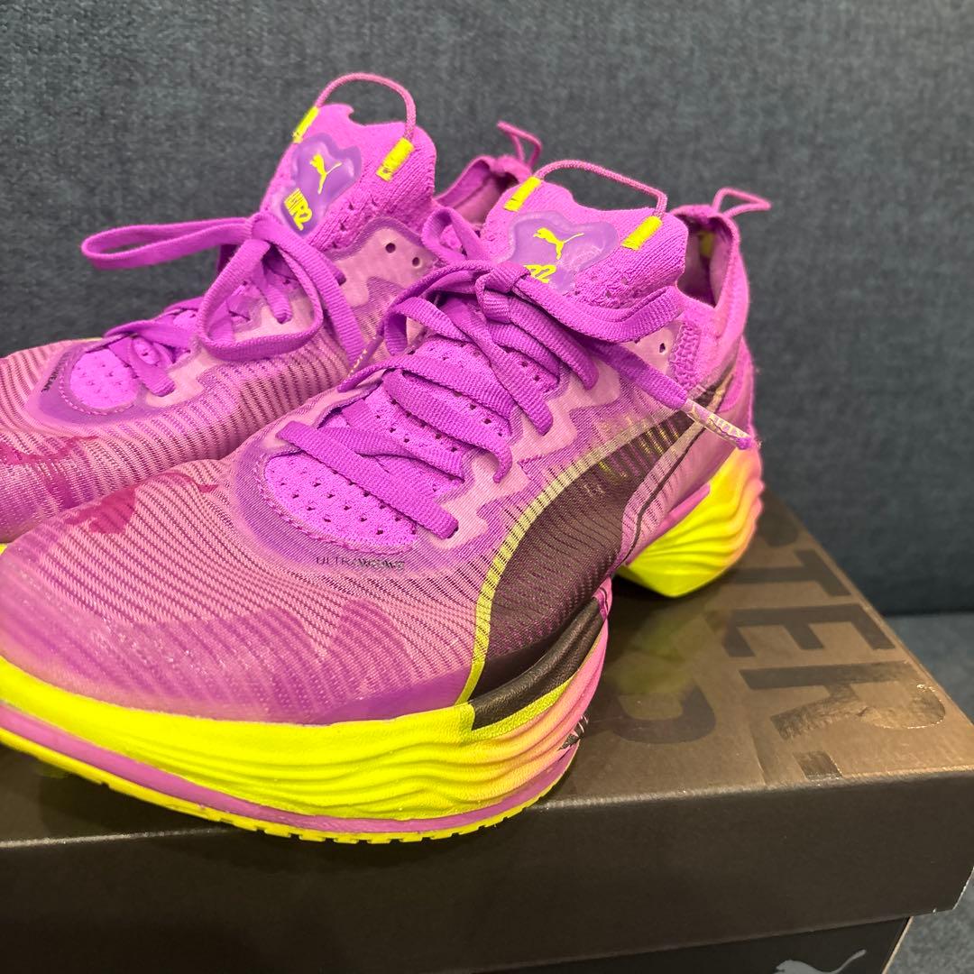 美品PUMAランニングシューズ