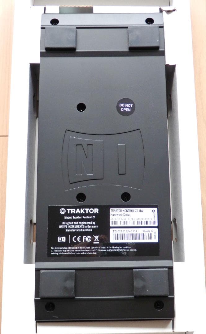 新同品 オマケ付き TRAKTOR KONTROL Z1 DJコントローラー