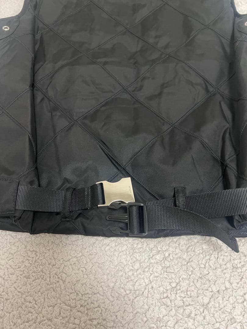 発送18日になります！【大幅値下げ！正規品PRADA 】メンズ　ベスト