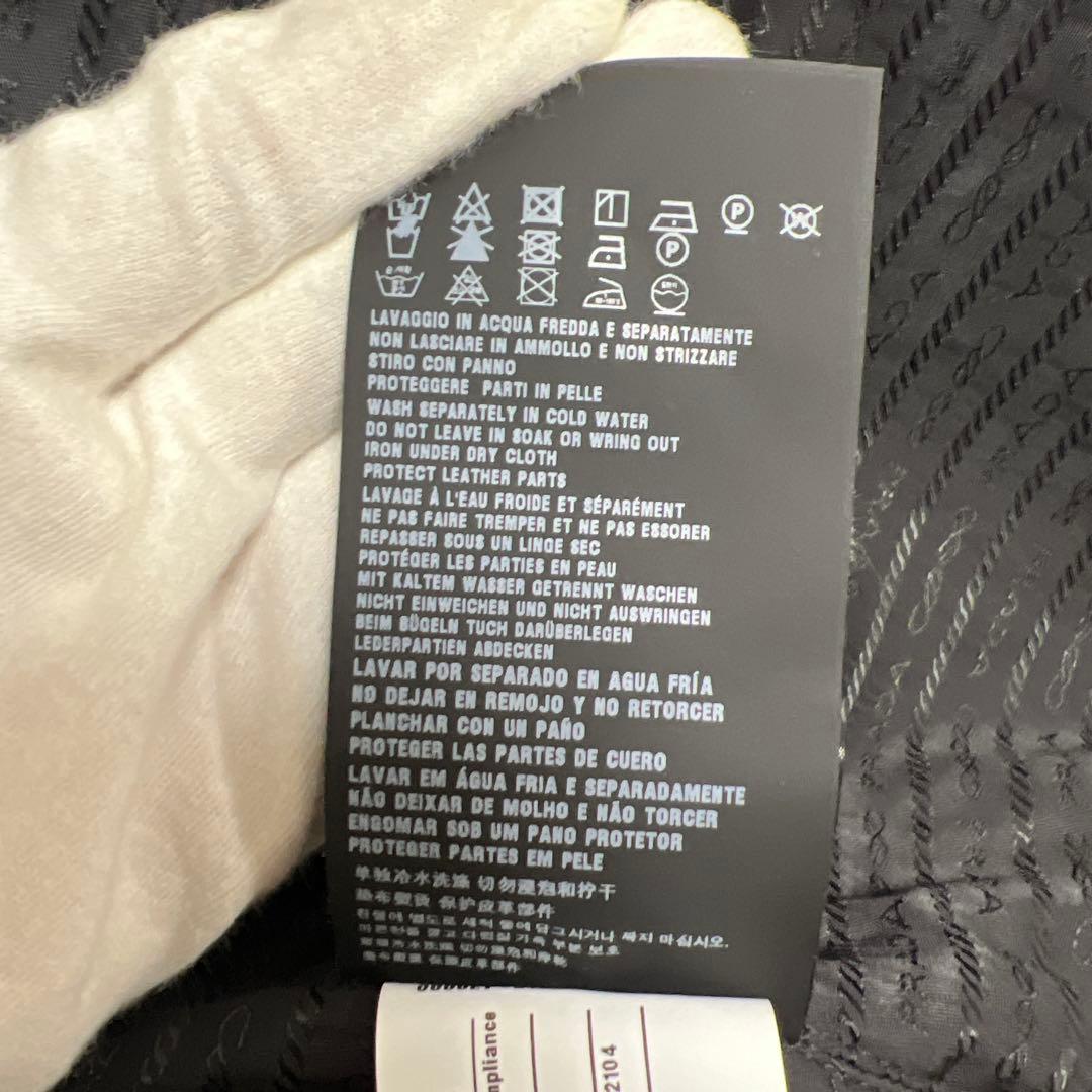 発送18日になります！【大幅値下げ！正規品PRADA 】メンズ　ベスト