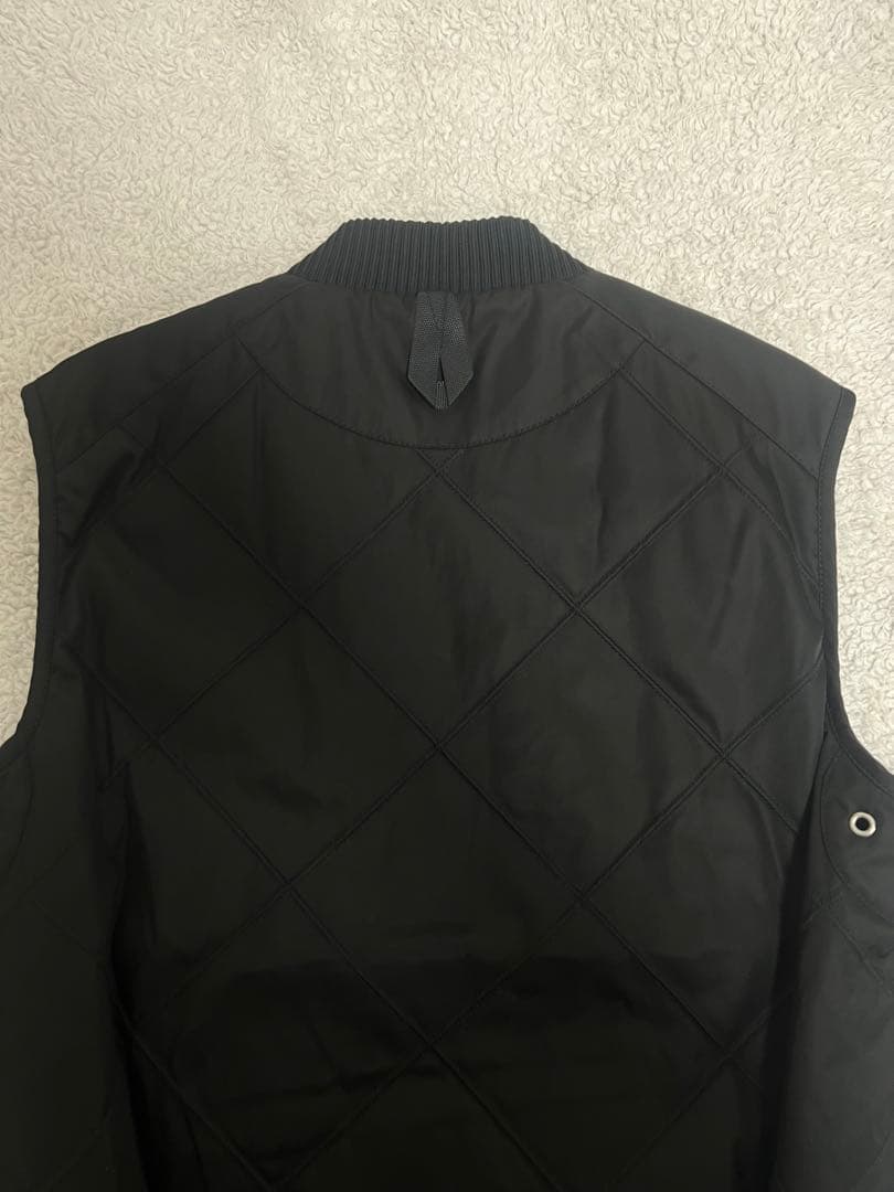 発送18日になります！【大幅値下げ！正規品PRADA 】メンズ　ベスト