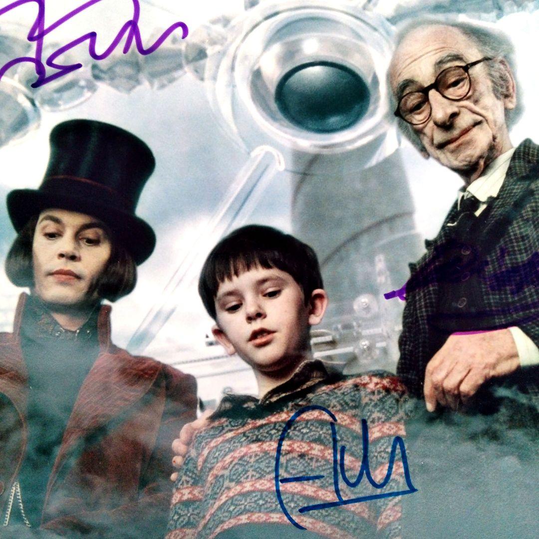 ジョニー・デップとフレディ・ハイモアとデイビット・ケリー直筆サイン入り超大型写真