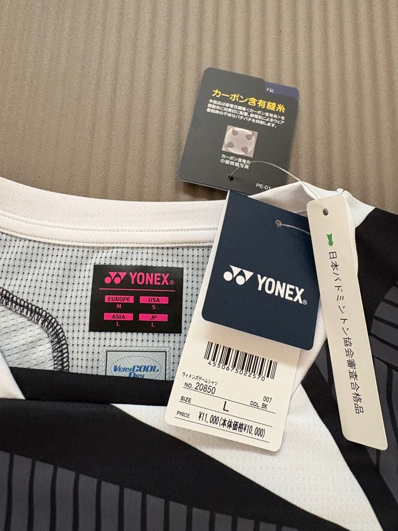 新品！YONEX バドミントンシャツ レディースＬサイズ 幾何学模様