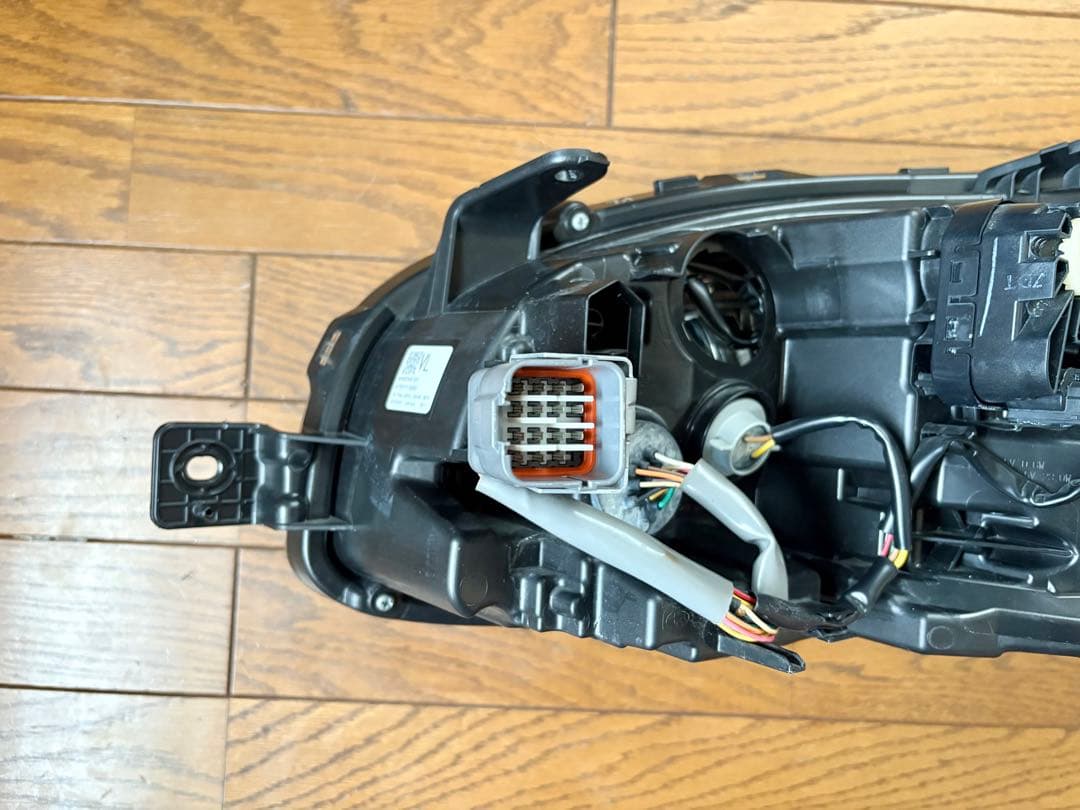 【平山】スバル レヴォーグ WRX S4 STi 右ヘッドLED 純正