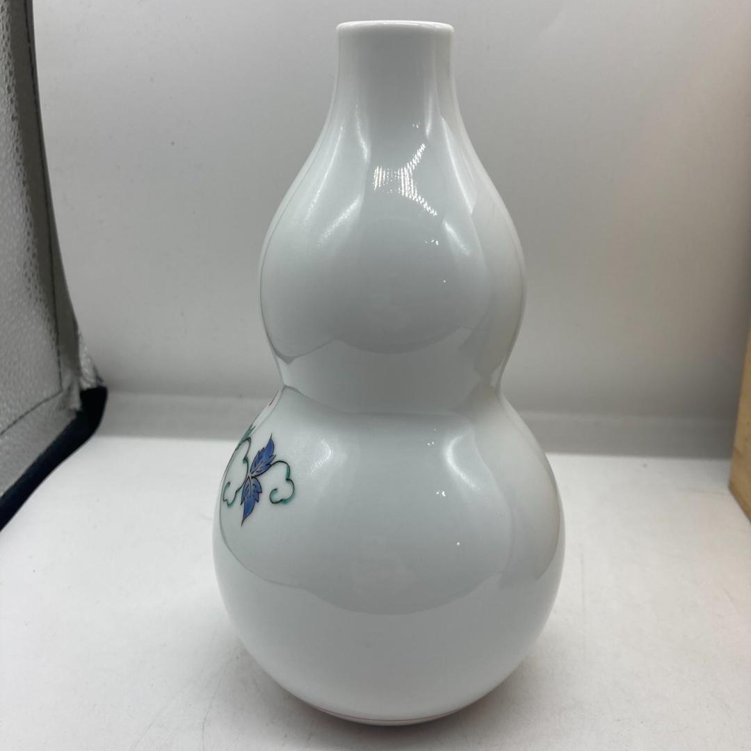 ▼有田焼 十四代 酒井田柿右衛門 作 錦 葡萄リス文一輪生 　花瓶　一輪挿し