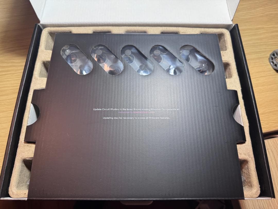 NOVATION / Circuit Rhythm サンプラー リズムマシン