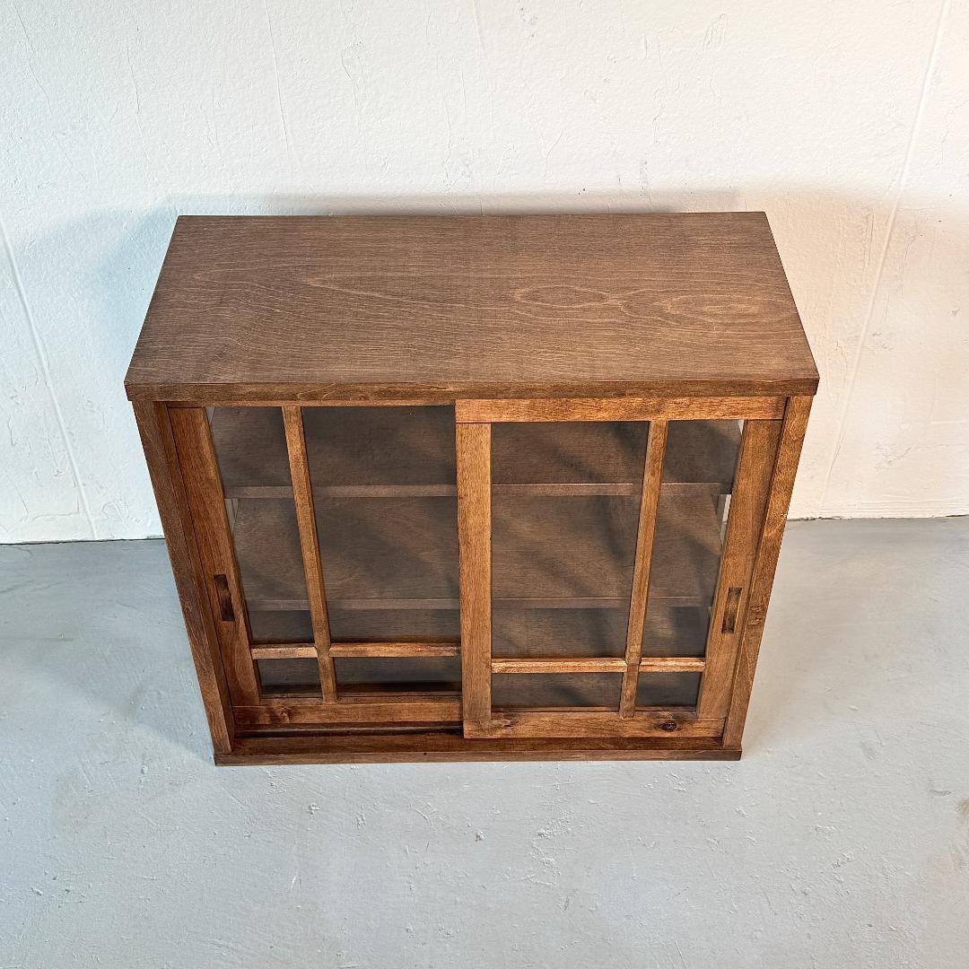 キャビネット　天然木　樺材　オイル仕上げ　ガラス　レトロ　水屋箪笥