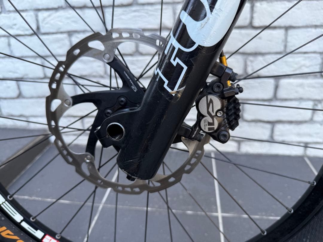 れん SANTA CRUZ V10.5 26 inch Sサイズ