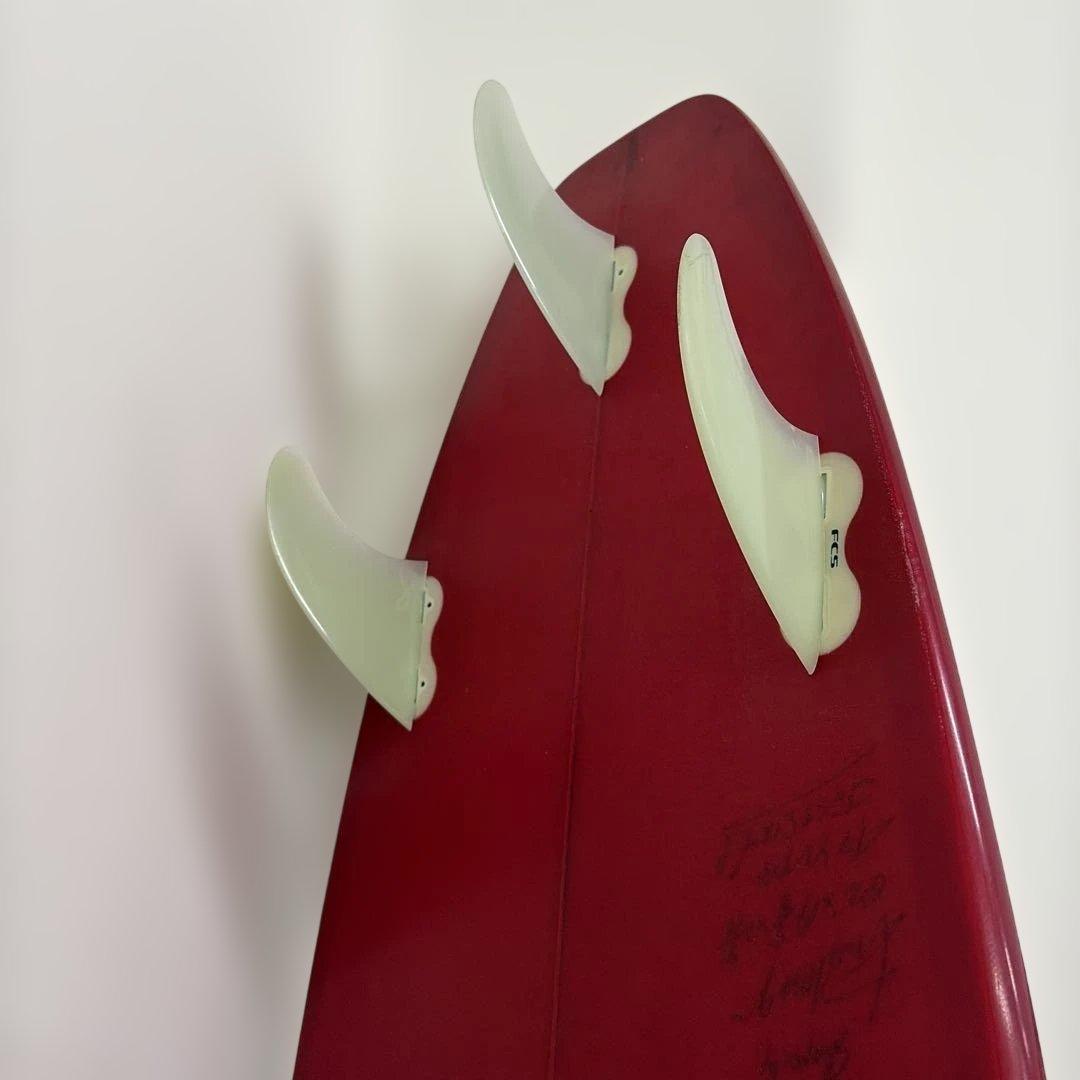 ショートボード 赤と白のグラデーション　小川和久