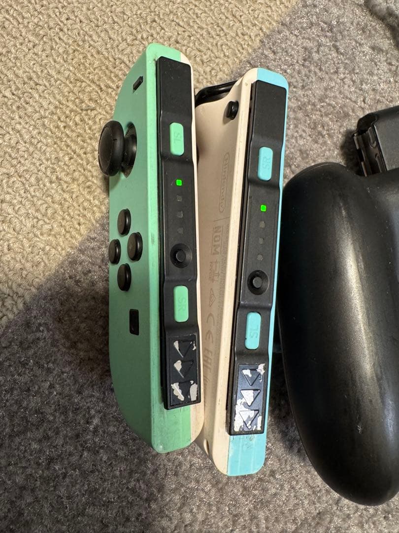 Nintendo Switch 本体 + 付属品。どうぶつの森デザイン