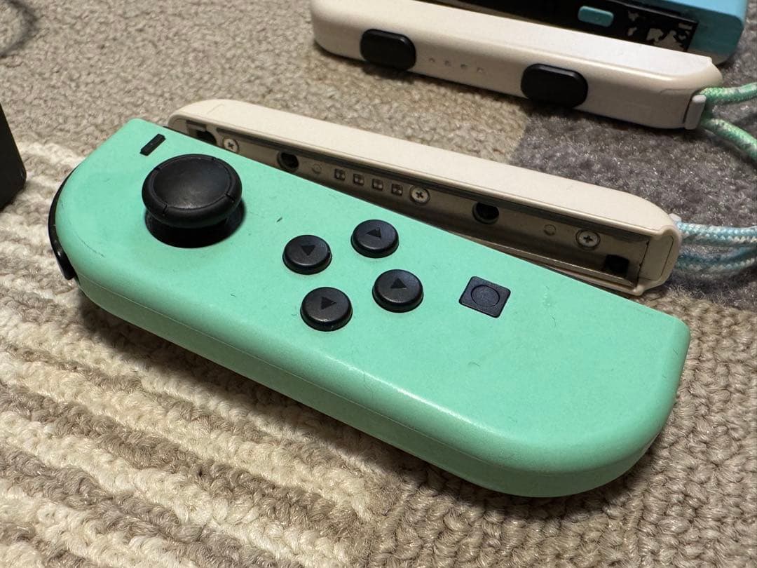 Nintendo Switch 本体 + 付属品。どうぶつの森デザイン