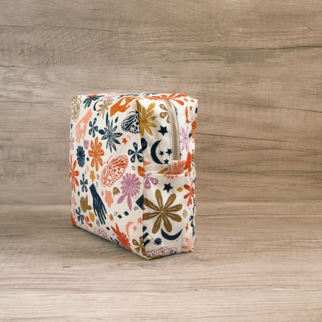 【手帳ポーチ／サイズ2】Hand・ベージュ（たくさん入るタイプ）