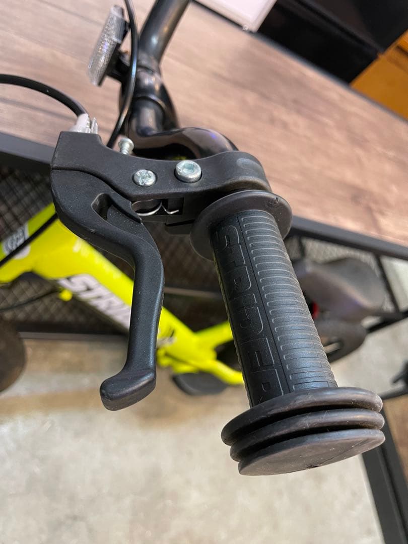 美品 限定色 ストライダー STRIDER 14X ライムイエロー 自転車 廃盤