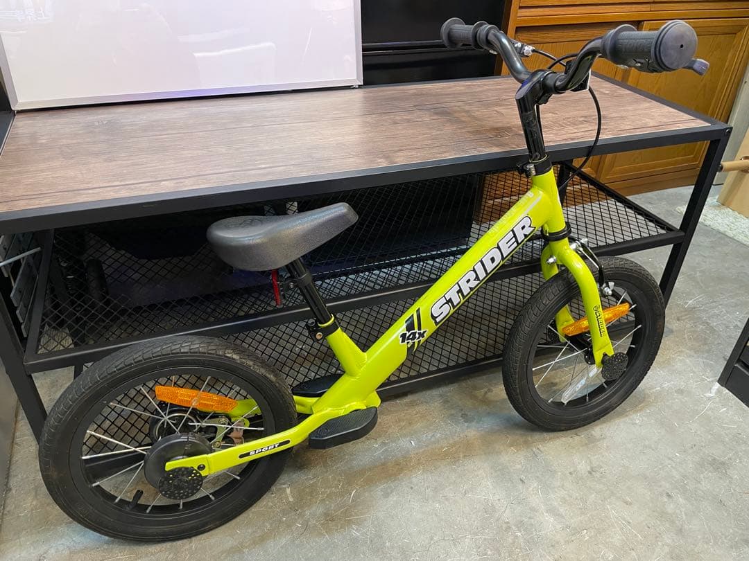 美品 限定色 ストライダー STRIDER 14X ライムイエロー 自転車 廃盤