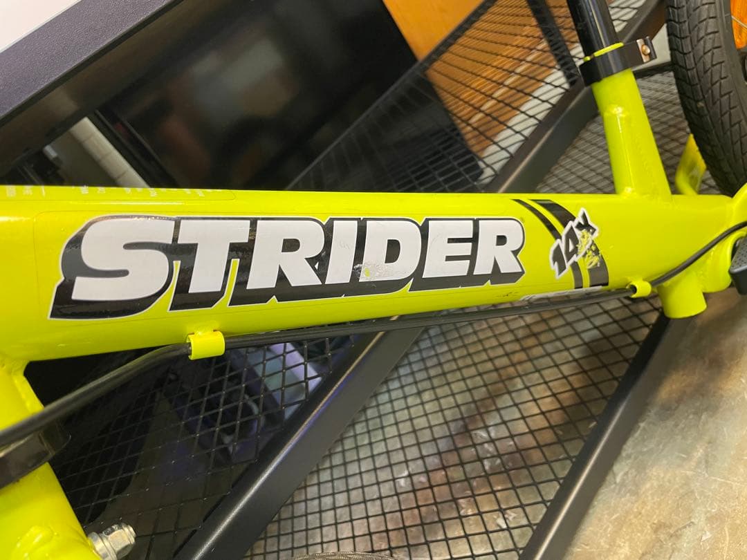 美品 限定色 ストライダー STRIDER 14X ライムイエロー 自転車 廃盤