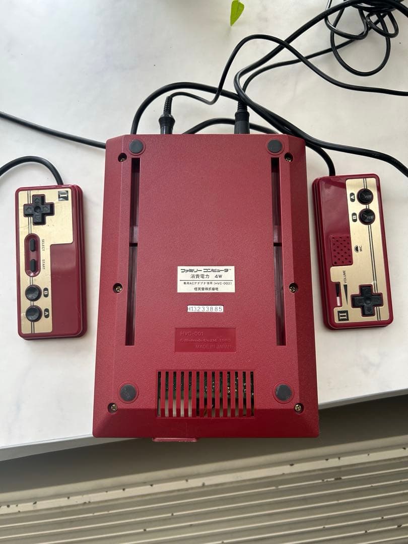 初代Nintendo ファミリーコンピュータ ➕20インチ液晶テレビセット